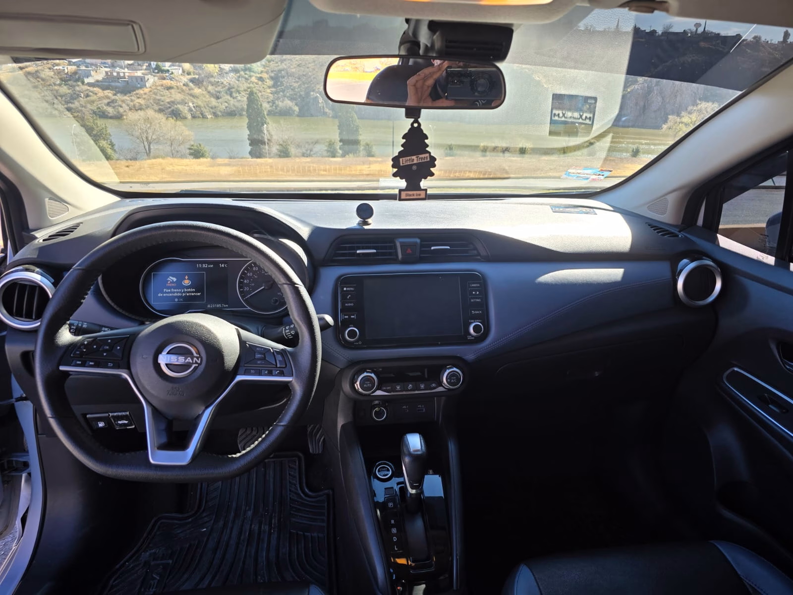 Nissan Versa Exclusive TA 2024 - Imagen 2