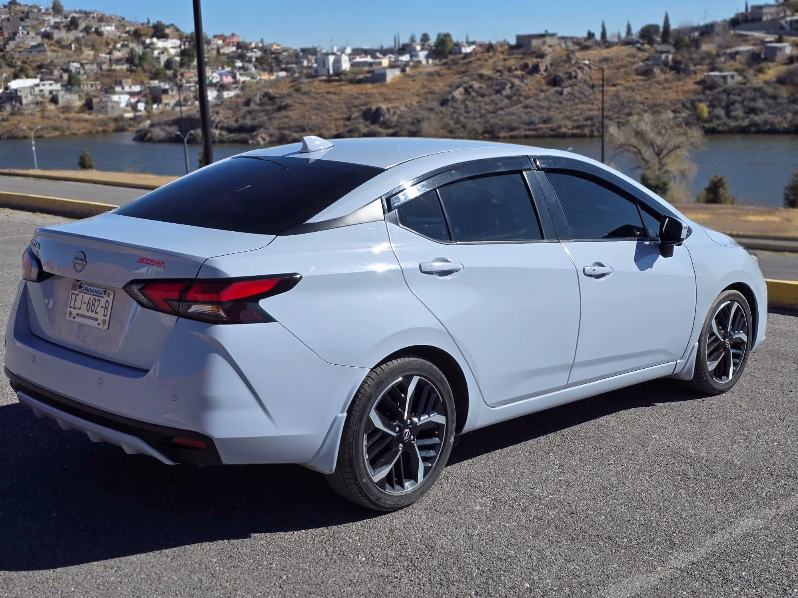 Nissan Versa Exclusive TA 2024 - Imagen 8