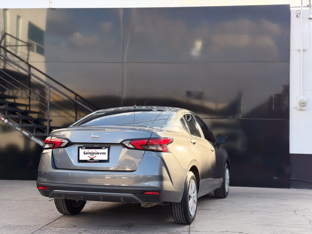 NISSAN VERSA SENSE TA 2024 - Imagen 2