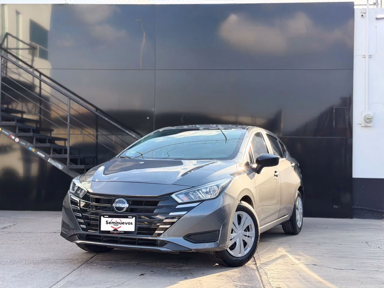 NISSAN VERSA SENSE TA 2024 - Imagen 5