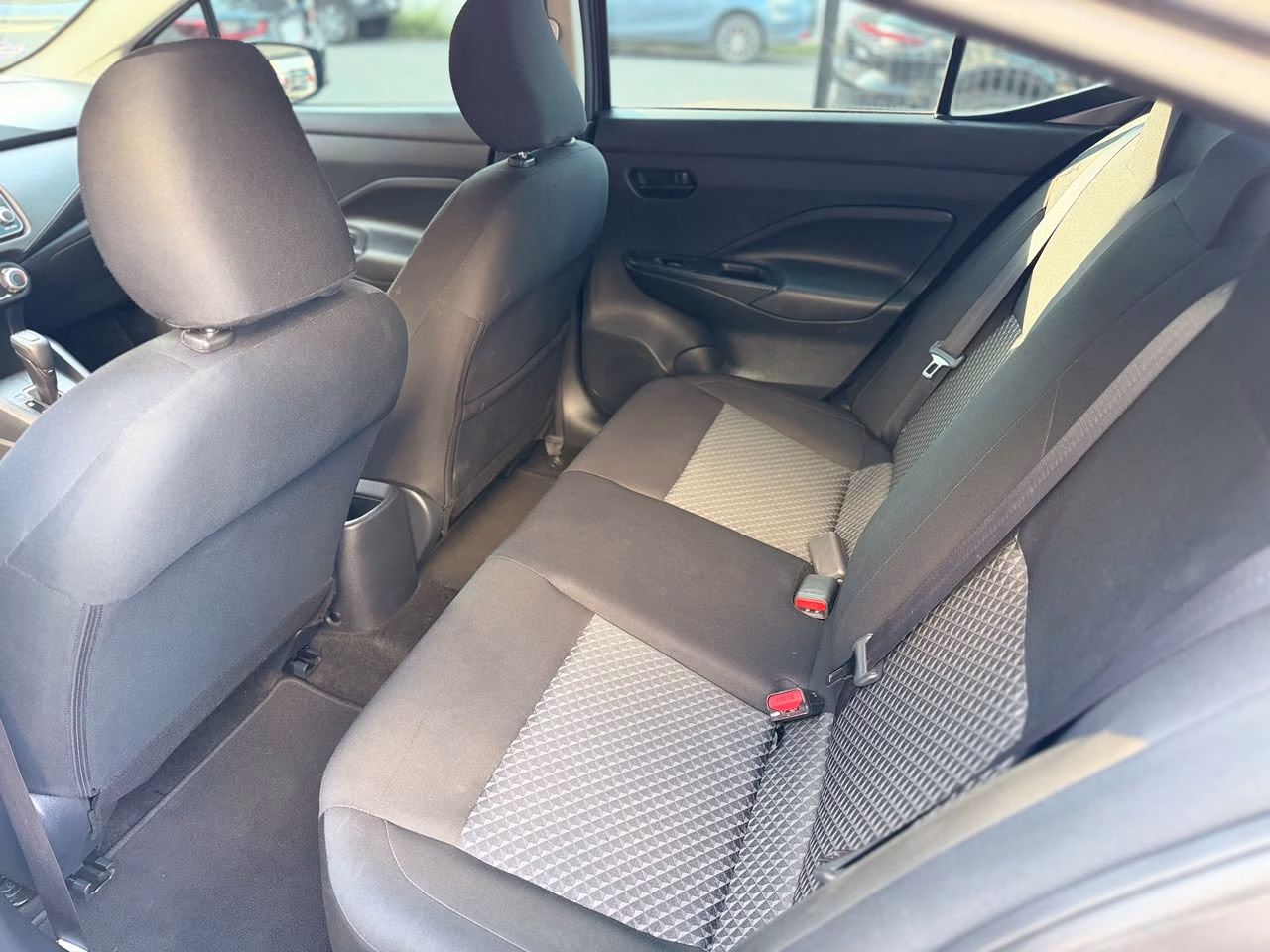 NISSAN VERSA SENSE TA 2024 - Imagen 8